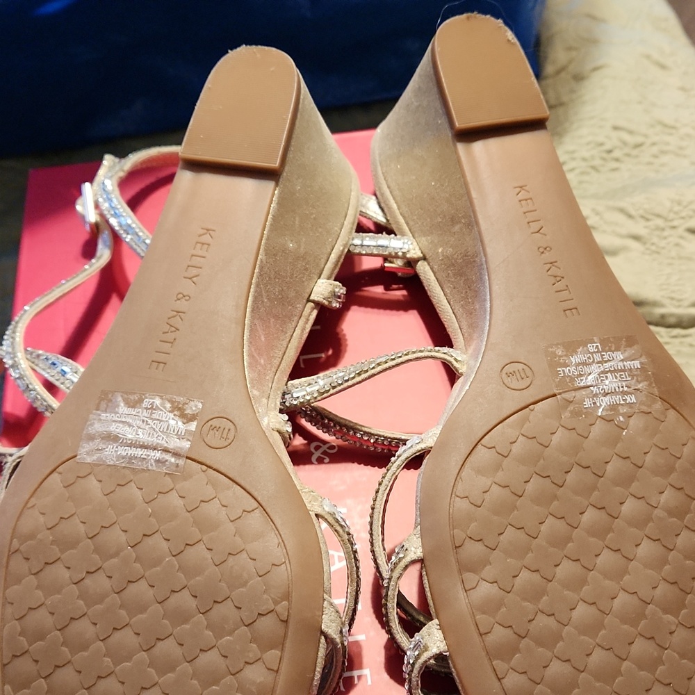 Shoes - Picture 7 of 9